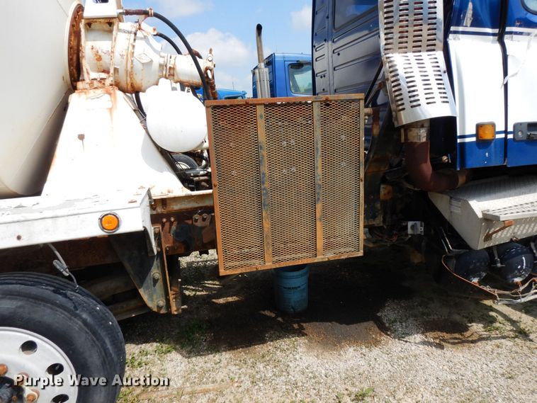 image for item MQ9354 2002 Volvo VHD  ready mix truck