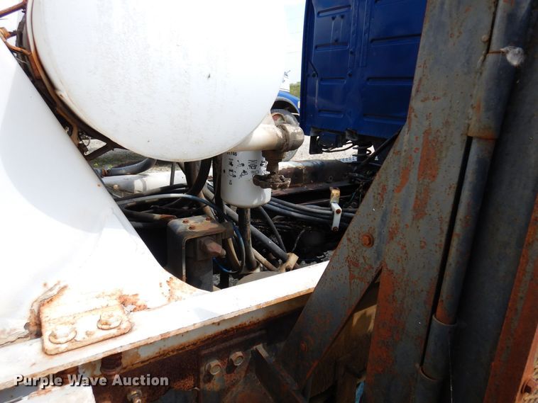 image for item MQ9354 2002 Volvo VHD  ready mix truck