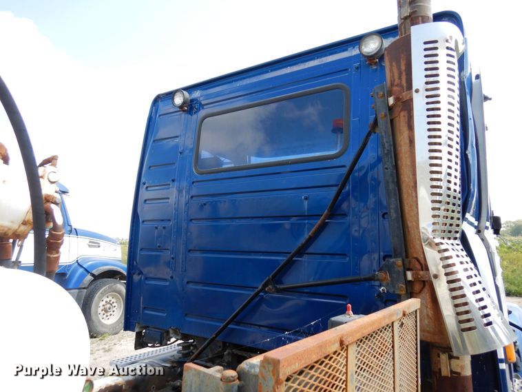 image for item MQ9354 2002 Volvo VHD  ready mix truck