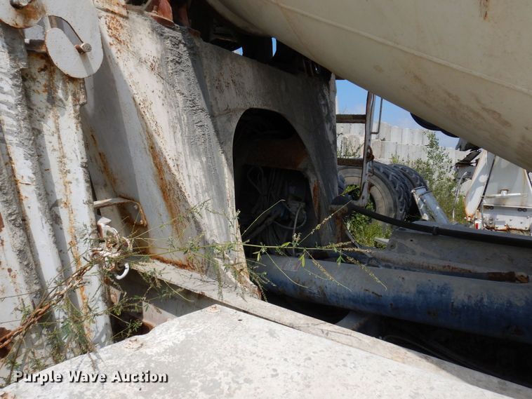 image for item MQ9354 2002 Volvo VHD  ready mix truck