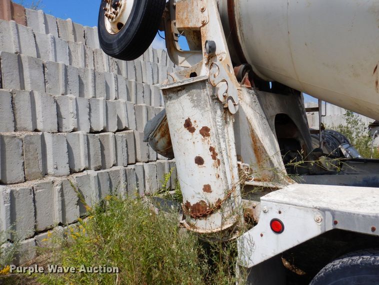 image for item MQ9354 2002 Volvo VHD  ready mix truck