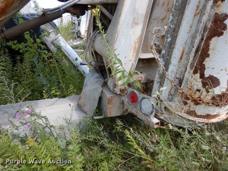 image for item MQ9354 2002 Volvo VHD  ready mix truck