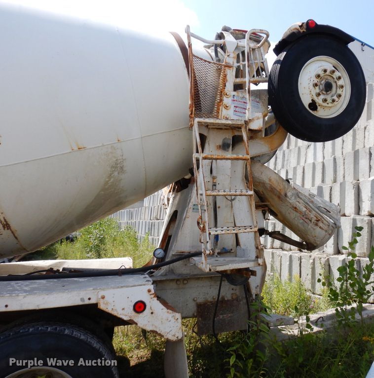 image for item MQ9354 2002 Volvo VHD  ready mix truck