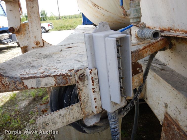 image for item MQ9354 2002 Volvo VHD  ready mix truck