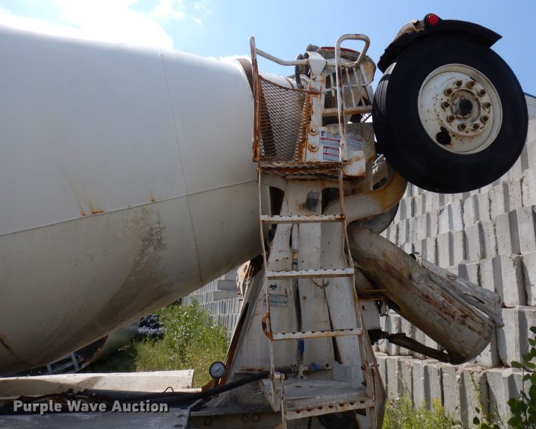 image for item MQ9354 2002 Volvo VHD  ready mix truck