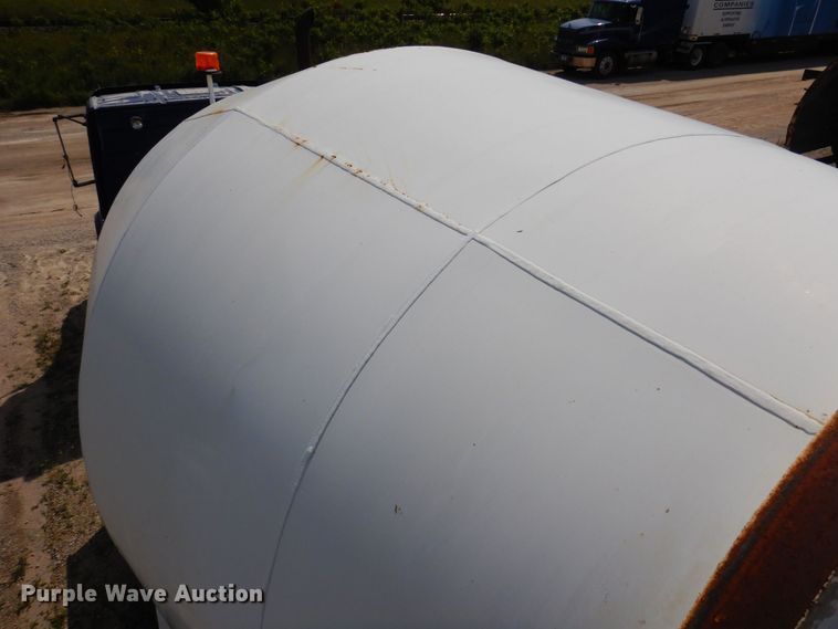 image for item MQ9354 2002 Volvo VHD  ready mix truck