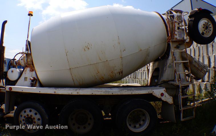 image for item MQ9354 2002 Volvo VHD  ready mix truck