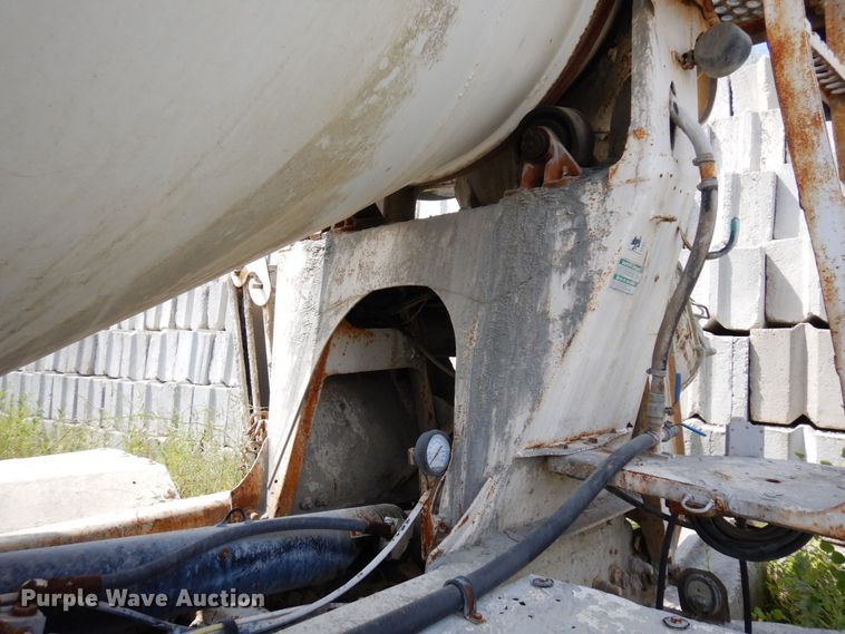 image for item MQ9354 2002 Volvo VHD  ready mix truck