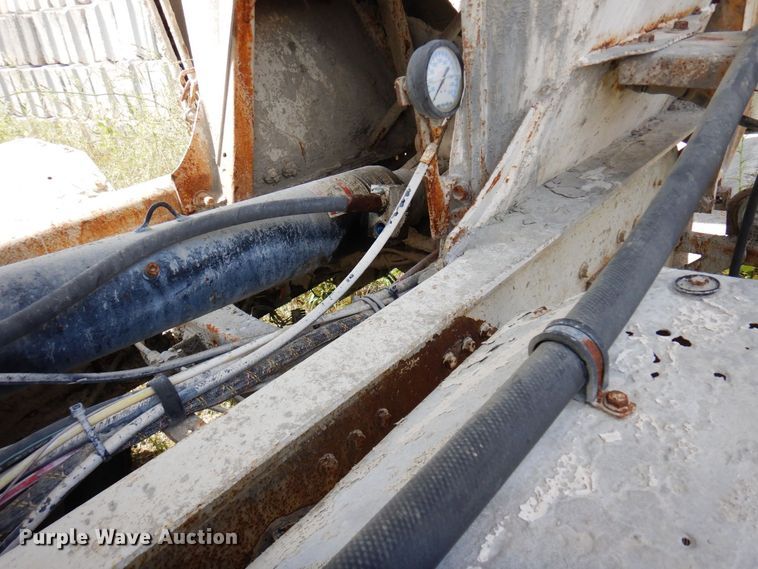 image for item MQ9354 2002 Volvo VHD  ready mix truck