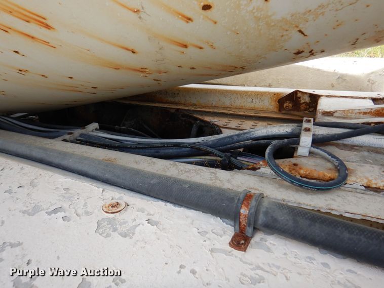 image for item MQ9354 2002 Volvo VHD  ready mix truck