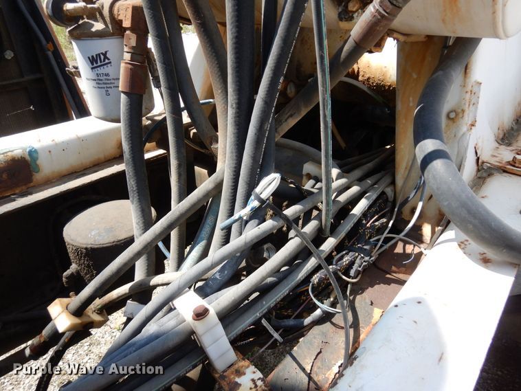 image for item MQ9354 2002 Volvo VHD  ready mix truck