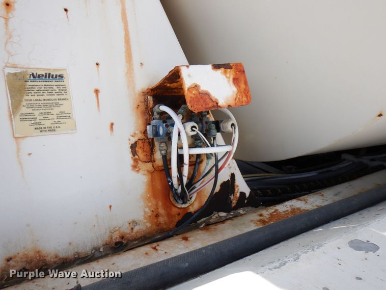 image for item MQ9354 2002 Volvo VHD  ready mix truck