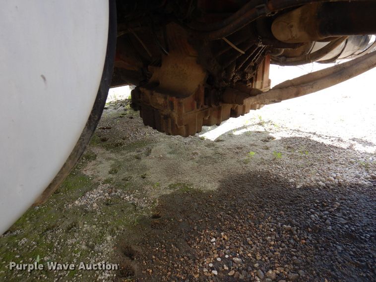 image for item MQ9354 2002 Volvo VHD  ready mix truck