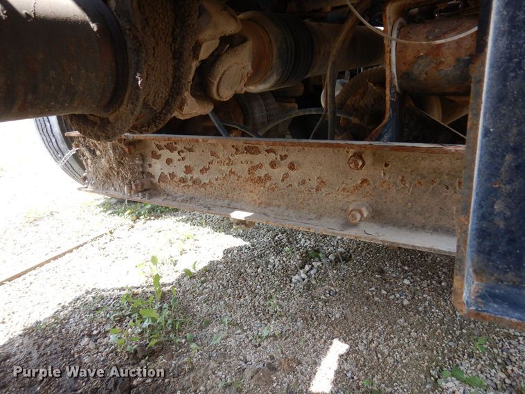 image for item MQ9354 2002 Volvo VHD  ready mix truck