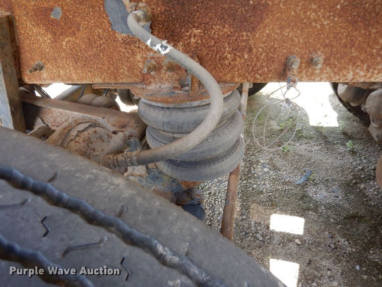 image for item MQ9354 2002 Volvo VHD  ready mix truck