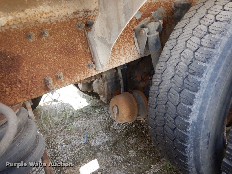 image for item MQ9354 2002 Volvo VHD  ready mix truck