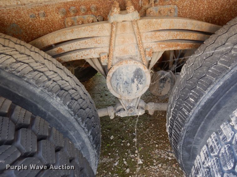 image for item MQ9354 2002 Volvo VHD  ready mix truck