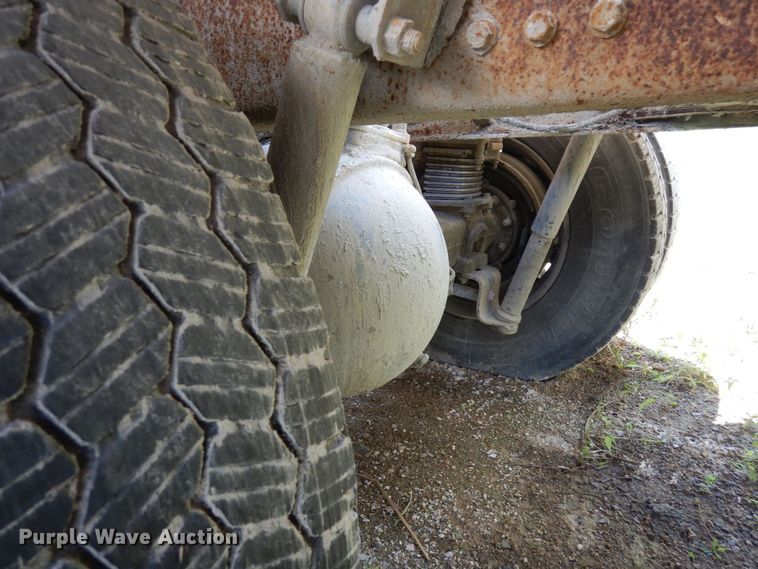 image for item MQ9354 2002 Volvo VHD  ready mix truck