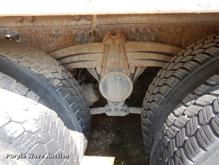 image for item MQ9354 2002 Volvo VHD  ready mix truck