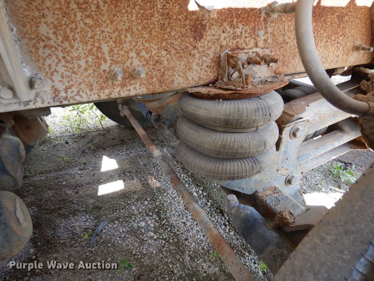 image for item MQ9354 2002 Volvo VHD  ready mix truck