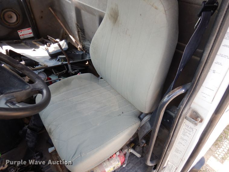 image for item MQ9354 2002 Volvo VHD  ready mix truck