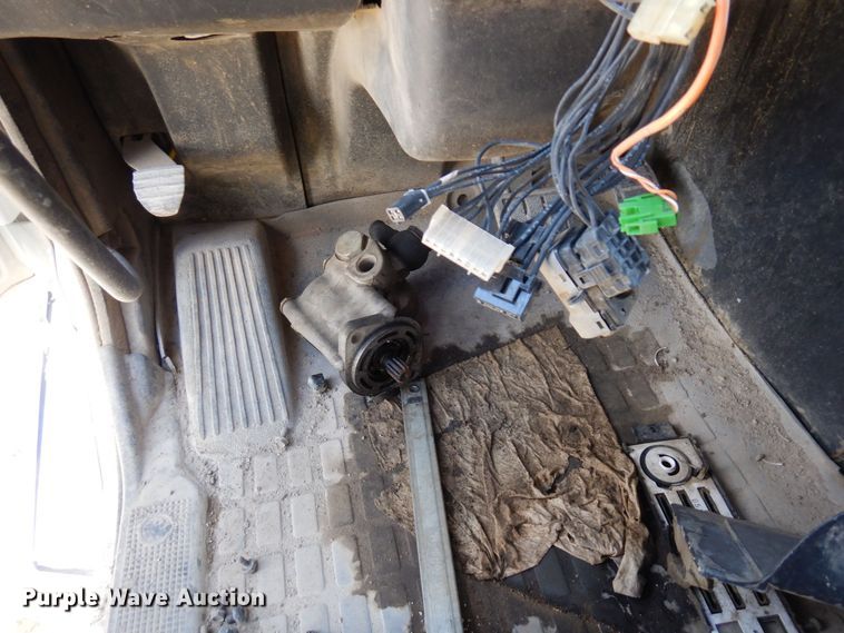 image for item MQ9354 2002 Volvo VHD  ready mix truck