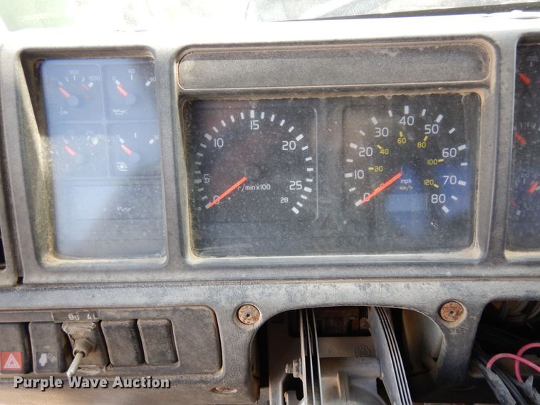 image for item MQ9354 2002 Volvo VHD  ready mix truck