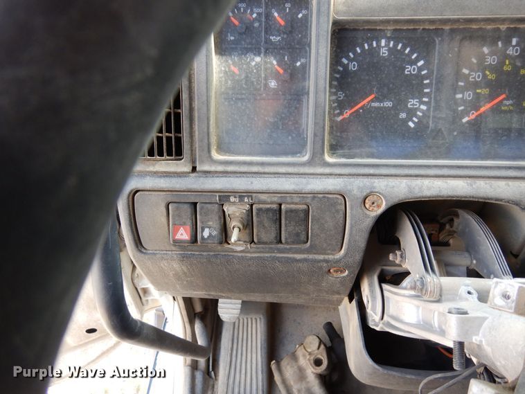 image for item MQ9354 2002 Volvo VHD  ready mix truck