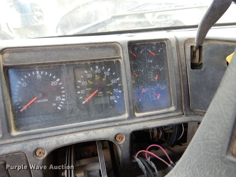 image for item MQ9354 2002 Volvo VHD  ready mix truck