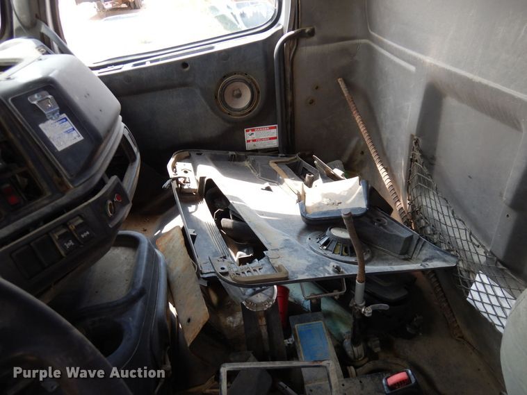 image for item MQ9354 2002 Volvo VHD  ready mix truck