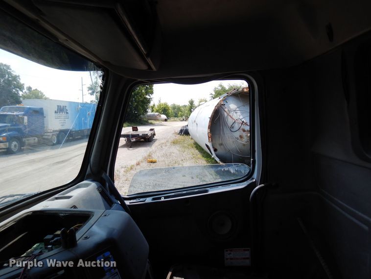 image for item MQ9354 2002 Volvo VHD  ready mix truck