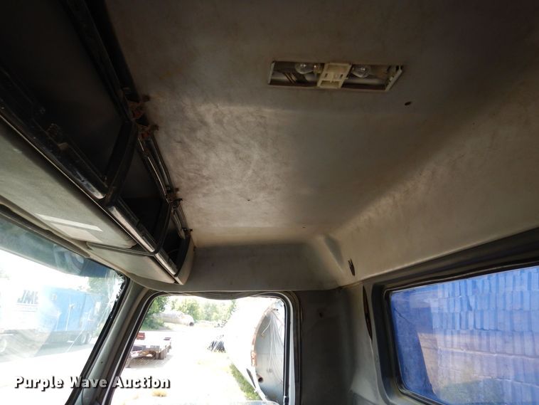 image for item MQ9354 2002 Volvo VHD  ready mix truck