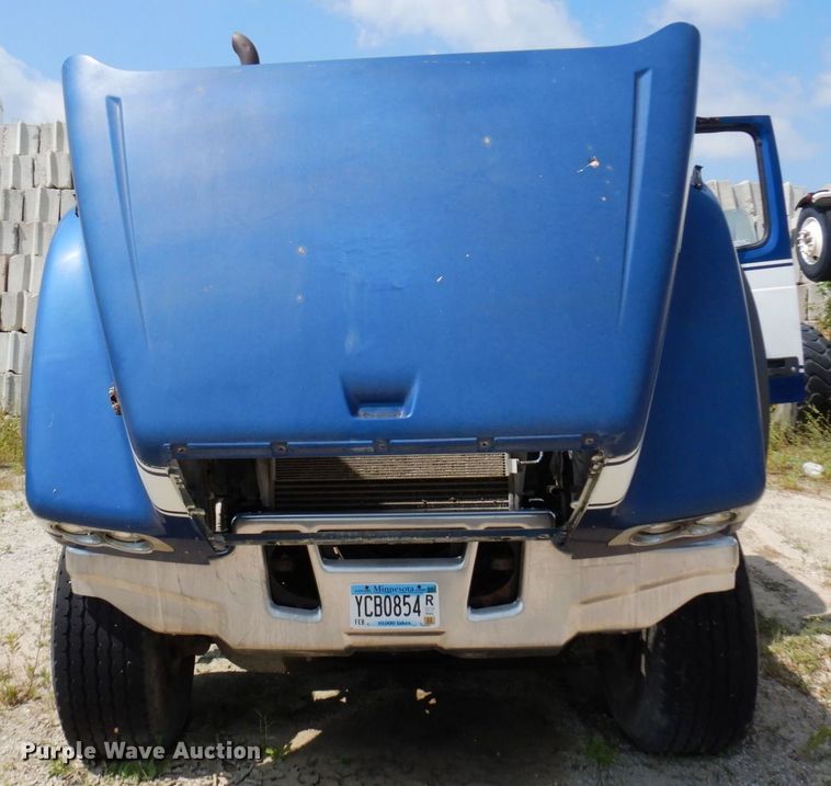 image for item MQ9354 2002 Volvo VHD  ready mix truck