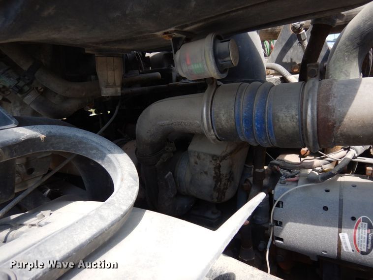 image for item MQ9354 2002 Volvo VHD  ready mix truck