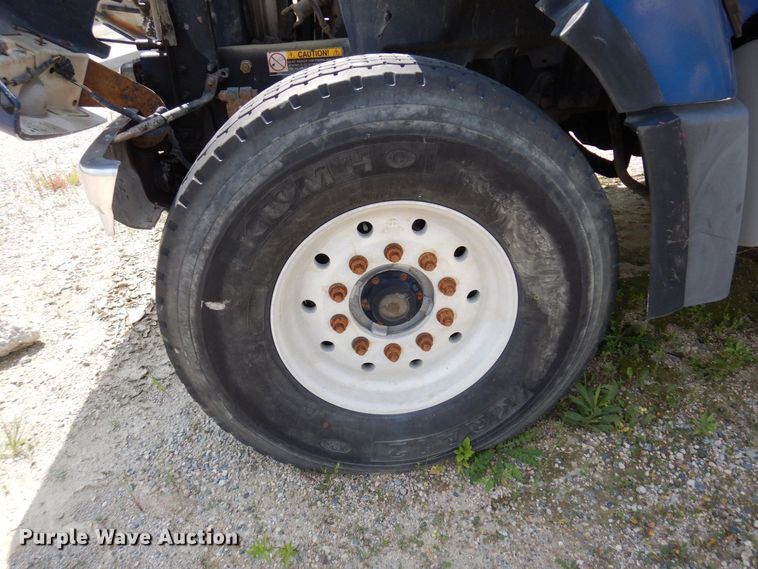 image for item MQ9354 2002 Volvo VHD  ready mix truck