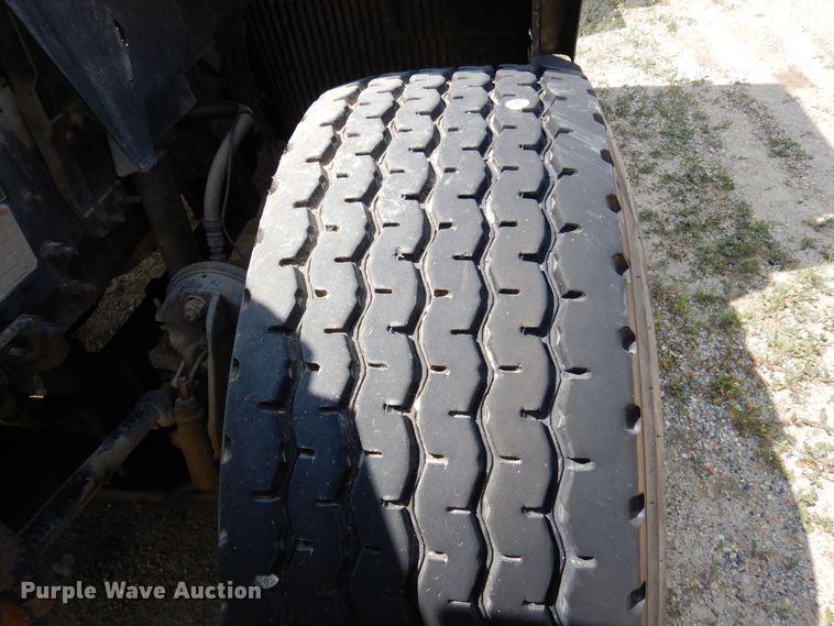 image for item MQ9354 2002 Volvo VHD  ready mix truck