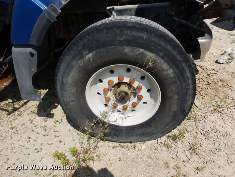 image for item MQ9354 2002 Volvo VHD  ready mix truck