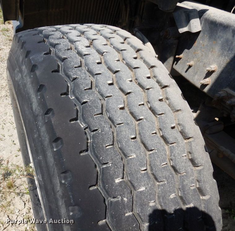 image for item MQ9354 2002 Volvo VHD  ready mix truck