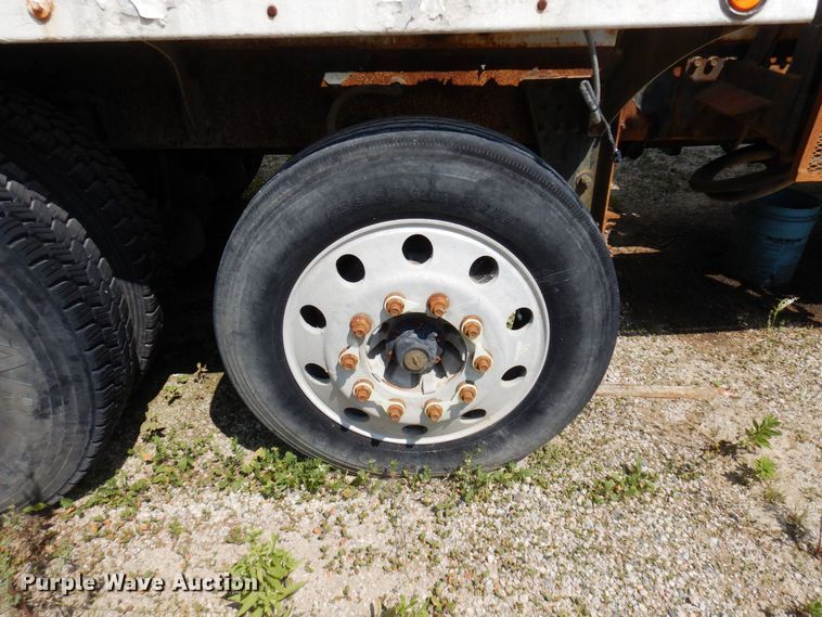 image for item MQ9354 2002 Volvo VHD  ready mix truck