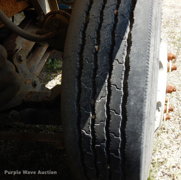 image for item MQ9354 2002 Volvo VHD  ready mix truck