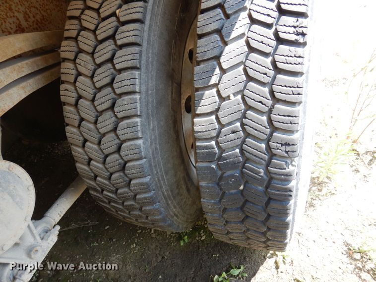 image for item MQ9354 2002 Volvo VHD  ready mix truck