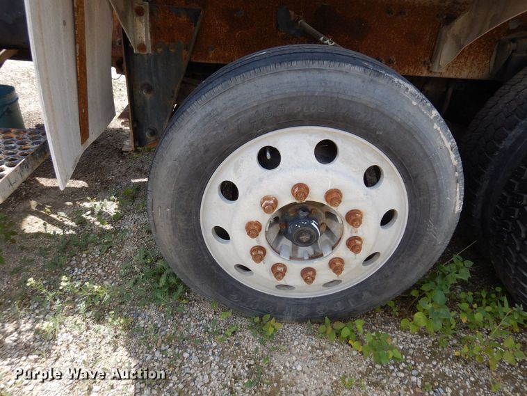 image for item MQ9354 2002 Volvo VHD  ready mix truck