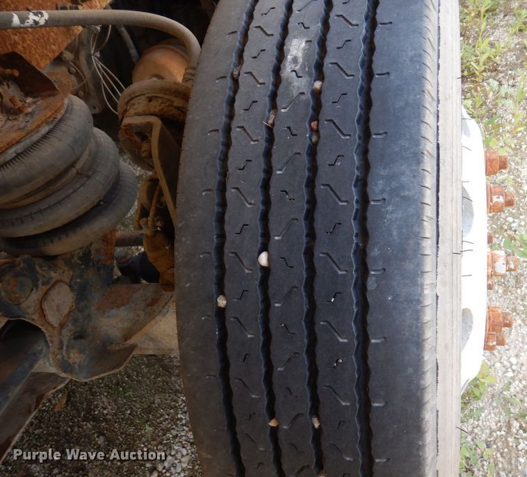 image for item MQ9354 2002 Volvo VHD  ready mix truck