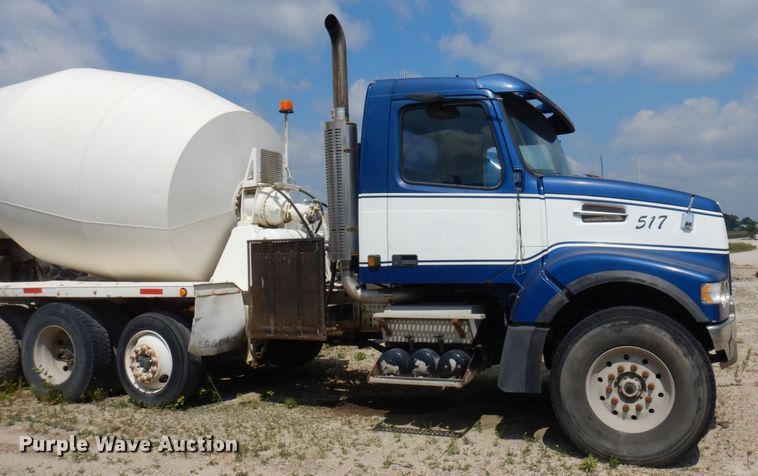 image for item MQ9355 2002 Volvo VHD  ready mix truck
