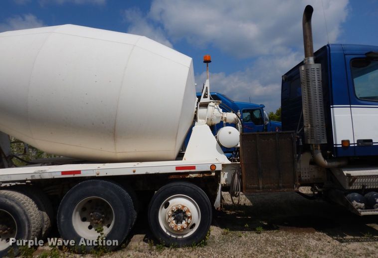 image for item MQ9355 2002 Volvo VHD  ready mix truck