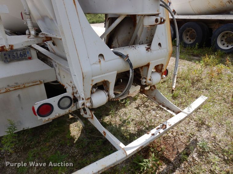 image for item MQ9355 2002 Volvo VHD  ready mix truck