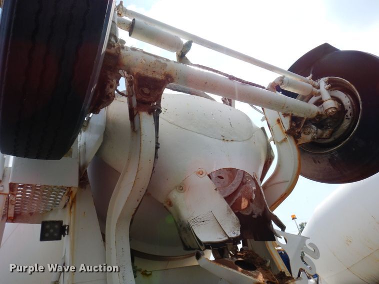 image for item MQ9355 2002 Volvo VHD  ready mix truck