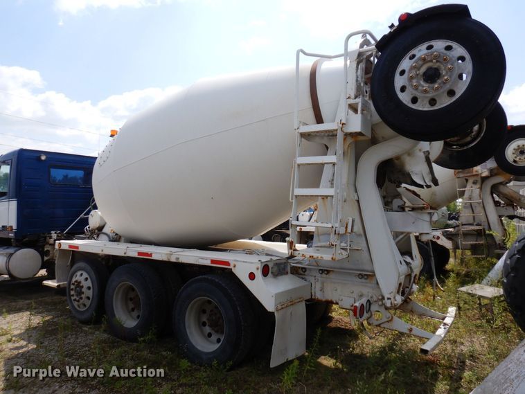 image for item MQ9355 2002 Volvo VHD  ready mix truck