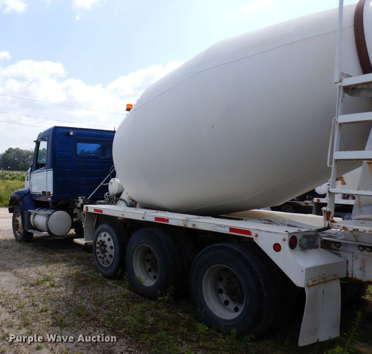 image for item MQ9355 2002 Volvo VHD  ready mix truck