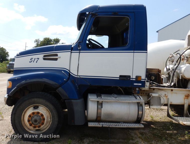image for item MQ9355 2002 Volvo VHD  ready mix truck